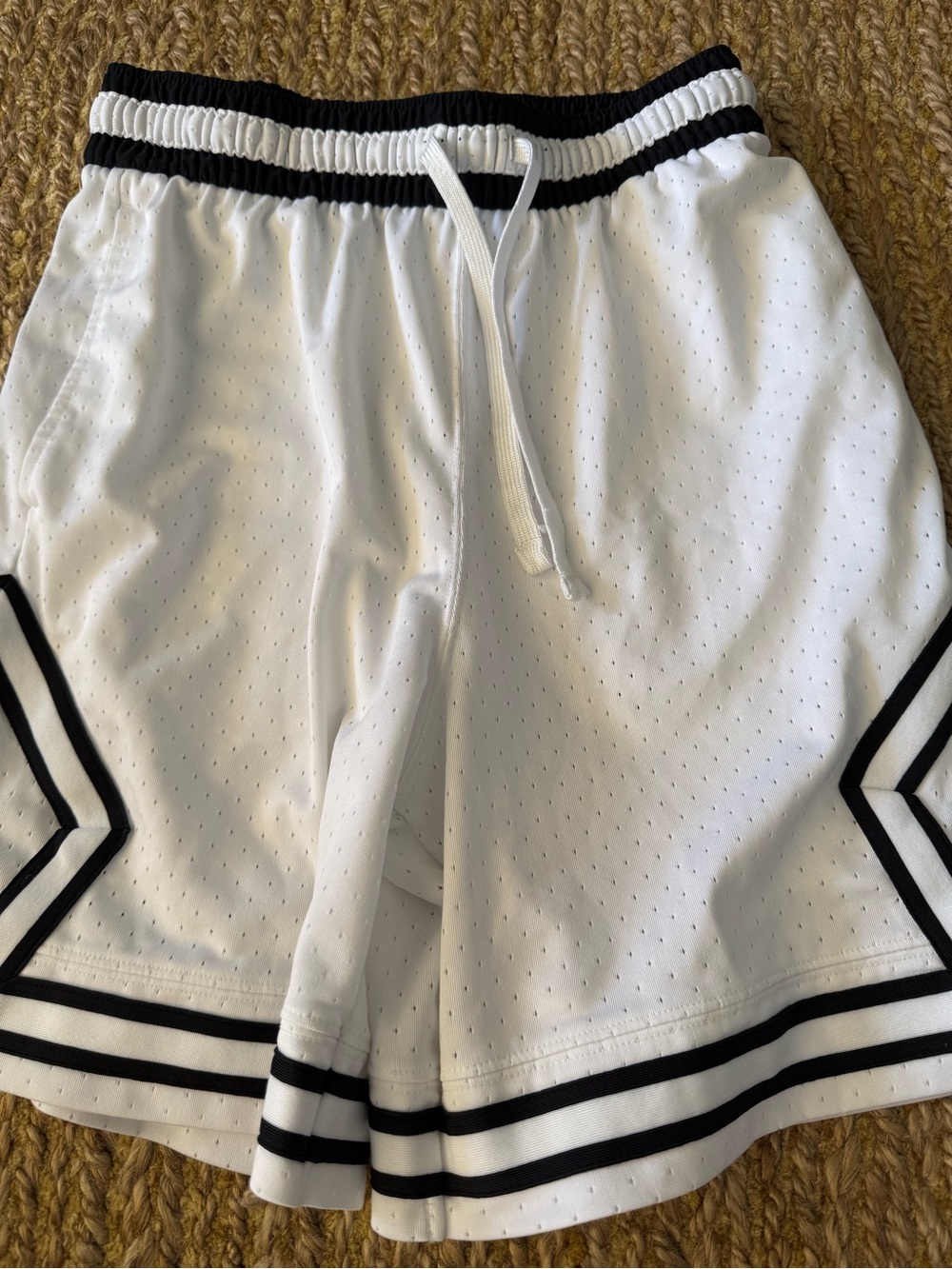 Jordan Dri-Fit Men’s Athletic Shorts White Black Drawstring Size Small